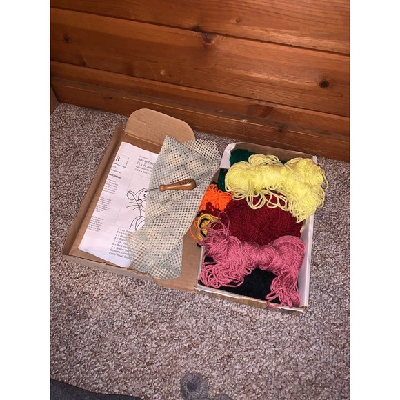 Pooh & Tigger Rug Hook Kit - Picture 3 of 5